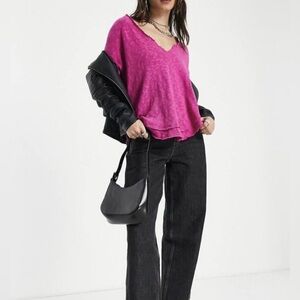 EUC WE THE FREE FUCHSIA PINK NORTH STAR V-NECK TEE-SHIRT SWEATER